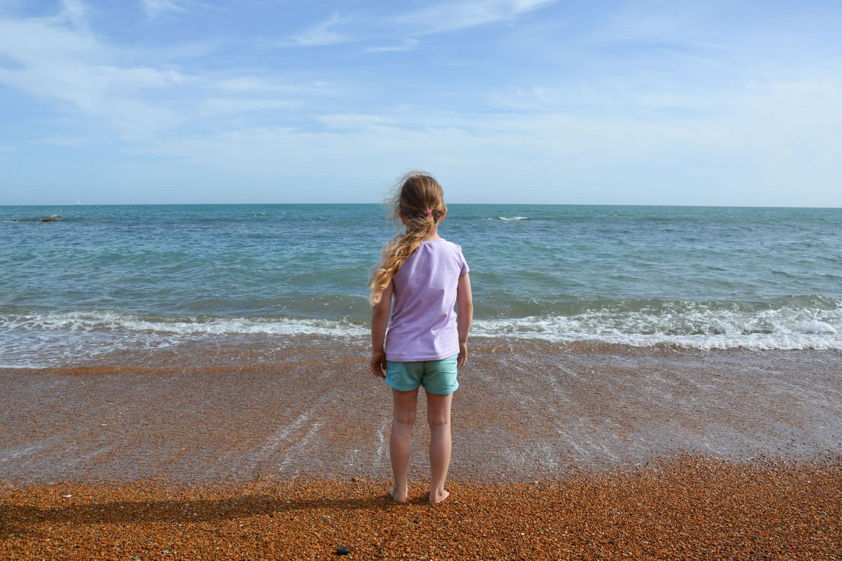 chloelookingouttosea1920